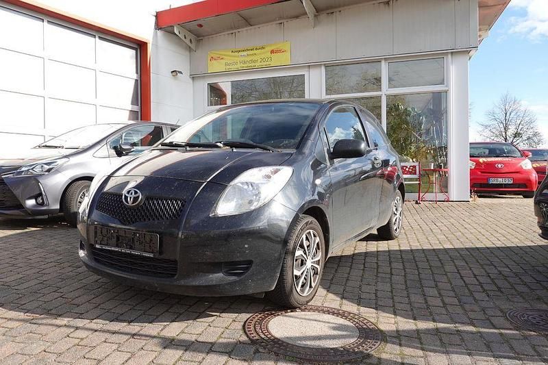 Schwarz Gebraucht 2006 Toyota Yaris Cool Limousine | 700 € (Fairer Preis) - Bild 1/4