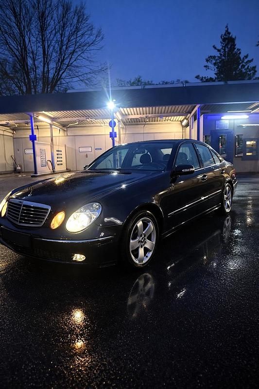 Schwarz Gebraucht 2006 Mercedes E280 Limousine | 3.198 € - Bild 1/4
