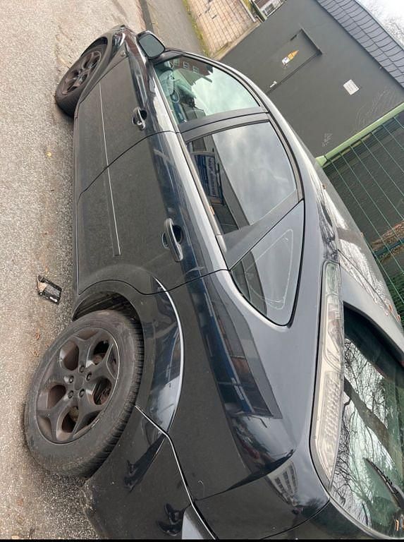 Schwarz Gebraucht 2005 Ford Focus Ambiente Limousine | 600 € (Guter Preis) - Bild 1/3