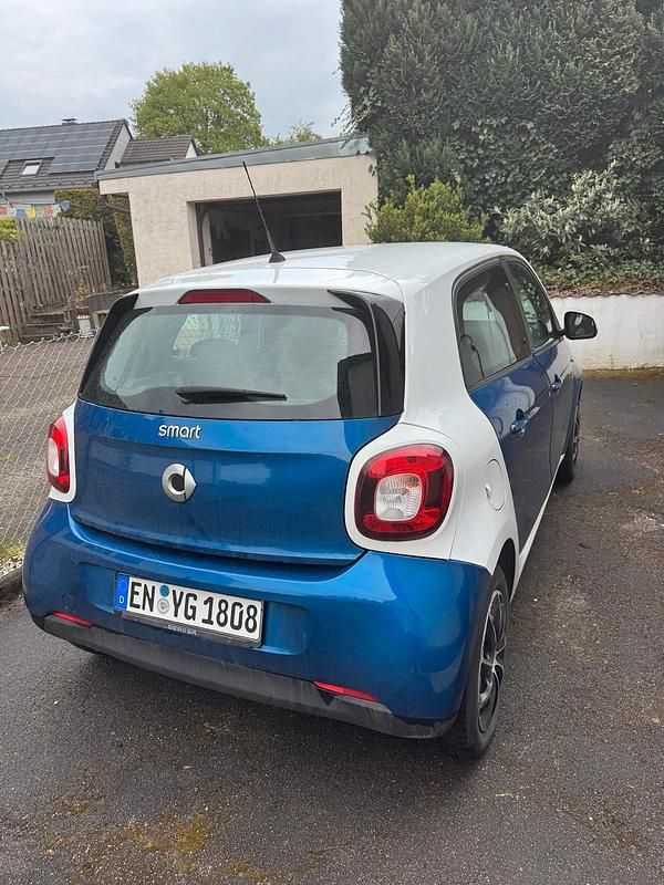 Używany Smart ForFour 91 KM (66 kW) 2015 Niebieski Hatchback