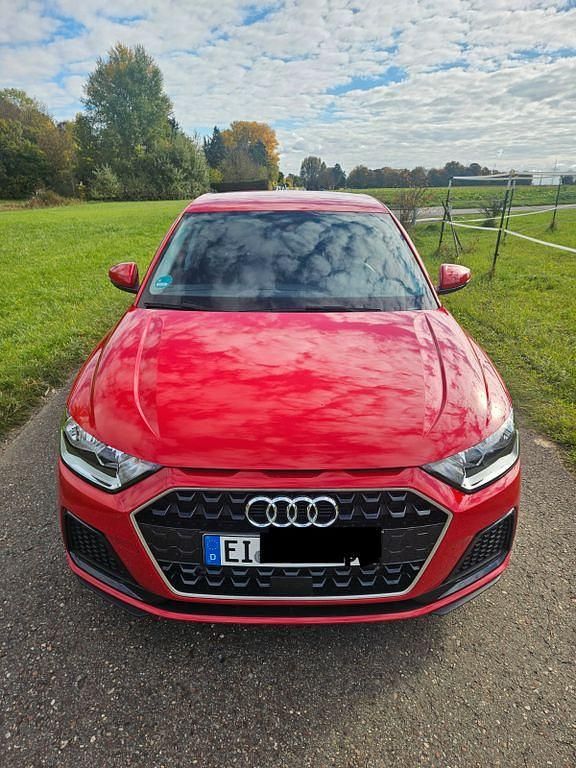 Rot Gebraucht 2024 Audi A1 Sportback Advanced Kleinwagen | 20.999 € (Guter Preis) - Bild 1/4