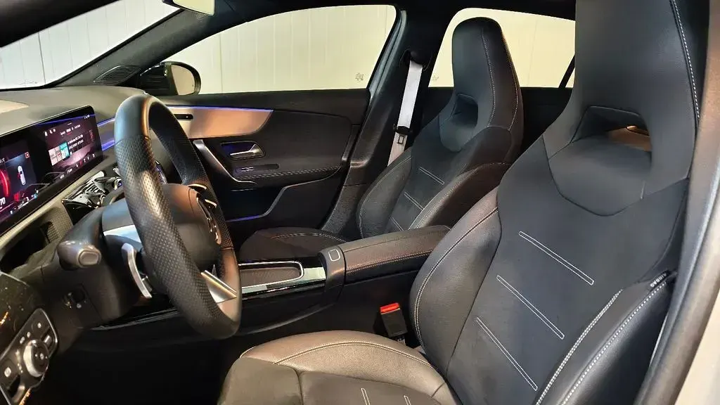 Gebraucht Mercedes A180 AMG line 116 PS (85 kW) 2025 Grau Limousine