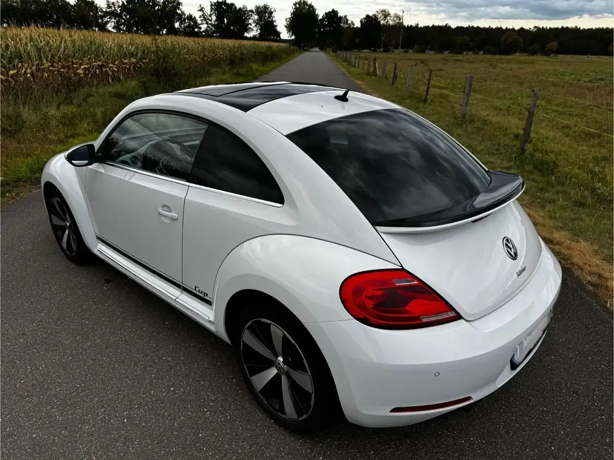 Używany VW Beetle Cup 105 KM (77 kW) 2014 Biały Hatchback