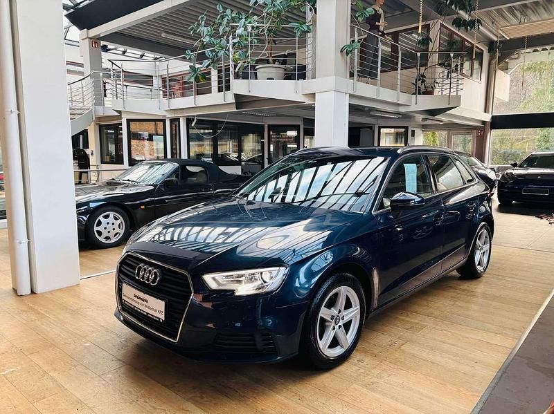 Używany Audi A3 Basis 150 KM (110 kW) 2017 Niebieski Hatchback