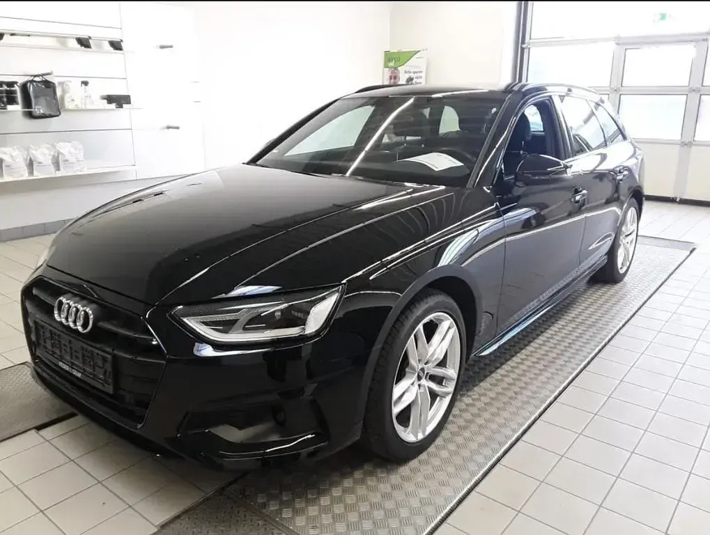 Używany Audi A4 Advanced Plus 150 KM (110 kW) 2022 Czarny Kombi