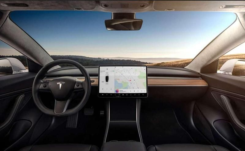 Second-hand Tesla Model 3 350 kW (476 CP) 2019 Alb Berlinǎ