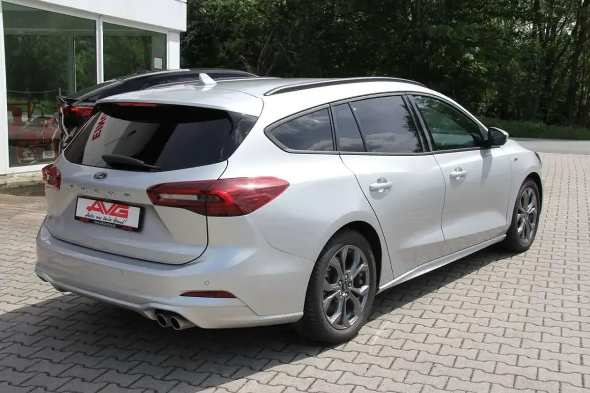 Gebraucht Ford Focus ST-Line 155 PS (114 kW) 2025 Polarsilber Kombi