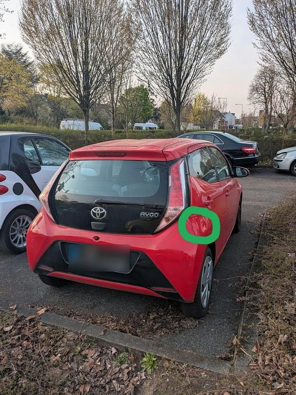 Gebraucht Toyota Aygo 69 PS (50 kW) 2014 Rot Kleinwagen