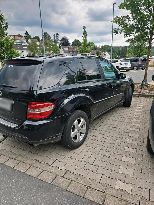 Gebraucht Mercedes ML320 224 PS (164 kW) 2007 Schwarz SUV