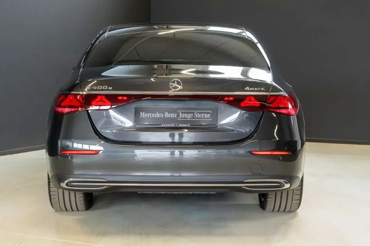 Gebraucht Mercedes E400 Avantgarde 252 PS (185 kW) 2025 Graphitgrau metallic Limousine