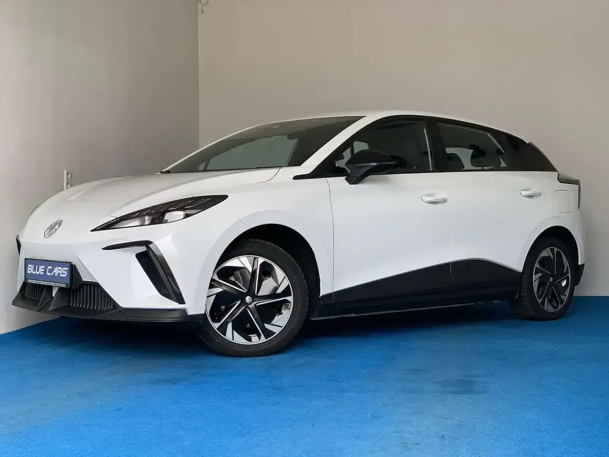 Używany MG MG4 EV 125 kW (170 KM) 2024 Biały Hatchback