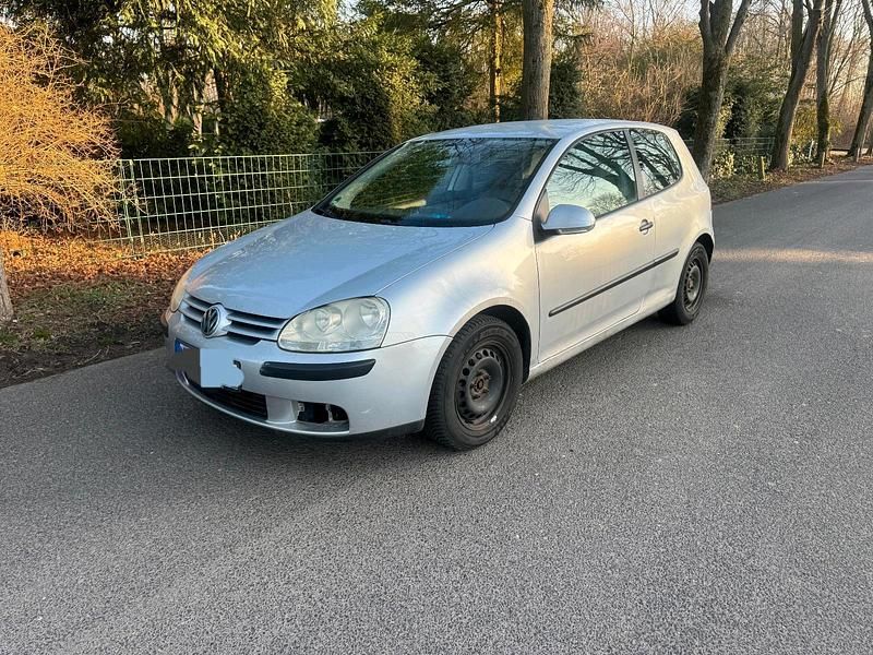 Gebraucht VW Golf 102 PS (75 kW) 2005 Silber Coupé