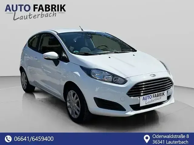 Gebraucht Ford Fiesta Trend 60 PS (44 kW) 2013 Weiß Limousine