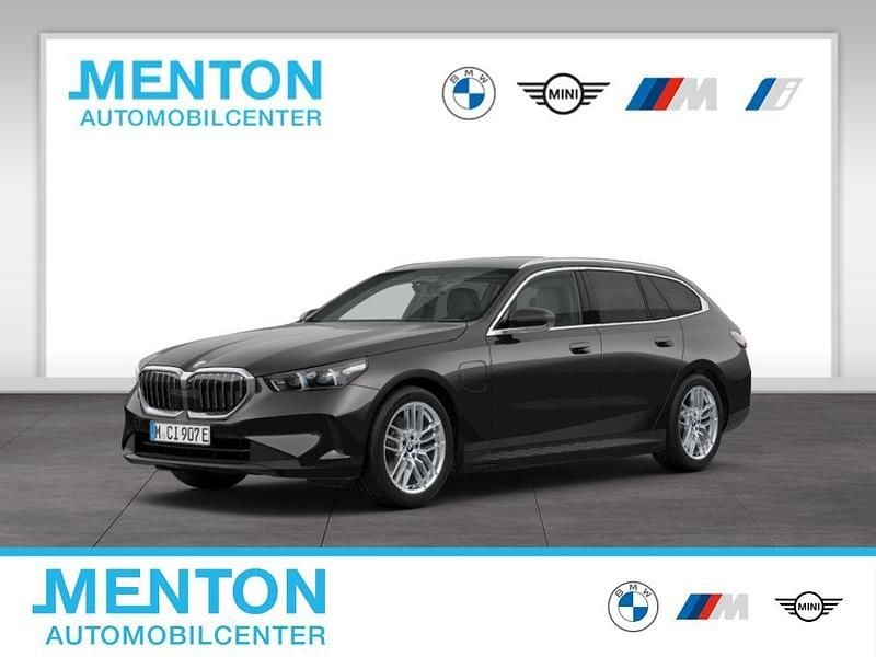 Grau Neu 2025 BMW 530e Sport Line Limousine | 62.990 € (Superpreis) - Bild 1/4