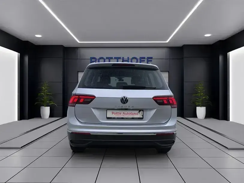 Gebraucht VW Tiguan Life 150 PS (110 kW) 2022 Reflexsilber metallic SUV
