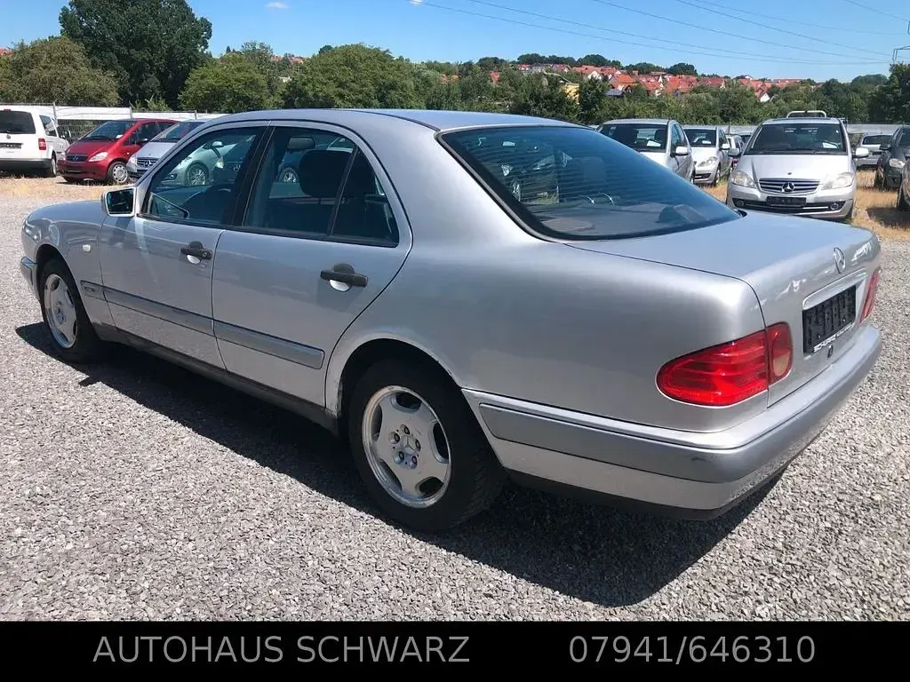 Gebraucht Mercedes E200 Classic 136 PS (100 kW) 1996 Silber Limousine