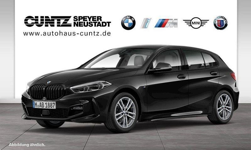 Saphirschwarz metallic Gebraucht 2022 BMW 118 M Sport Kleinwagen | 27.880 € (Etwas zu teuer) - Bild 1/3