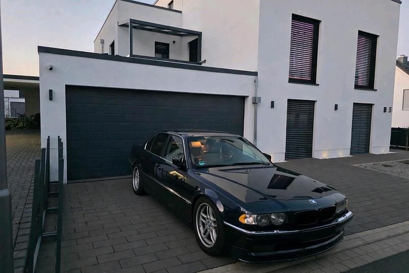 Second-hand BMW 740 Performance 286 CP (210 kW) 2000 Albastru Berlinǎ