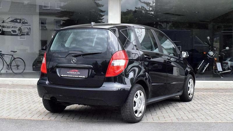 Gebraucht Mercedes A160 95 PS (69 kW) 2010 Kosmosschwarz  metalliclack Kleinwagen