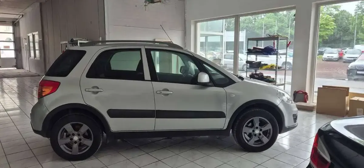 Gebraucht Suzuki SX4 Club 107 PS (78 kW) 2011 Silber SUV