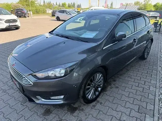 Gebraucht Ford Focus Titanium 125 PS (91 kW) 2017 Grau Limousine