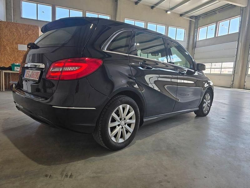 Gebraucht Mercedes B180 122 PS (89 kW) 2011 Schwarz Van / Kleinbus