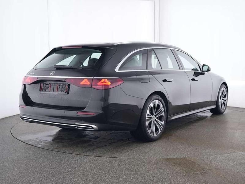 Gebraucht Mercedes E300 Avantgarde 197 PS (144 kW) 2024 Schwarz metalliclack obsidians Kombi