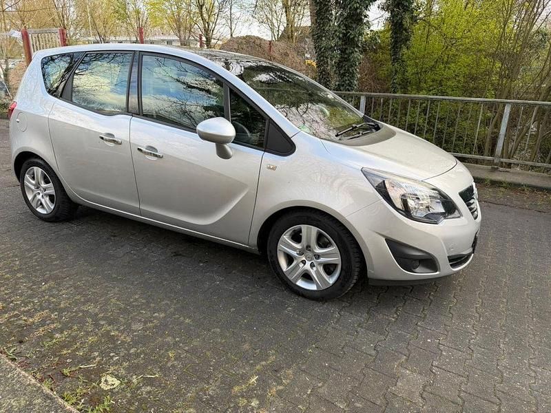 Gebraucht Opel Meriva Innovation 101 PS (74 kW) 2011 Silber Van / Kleinbus