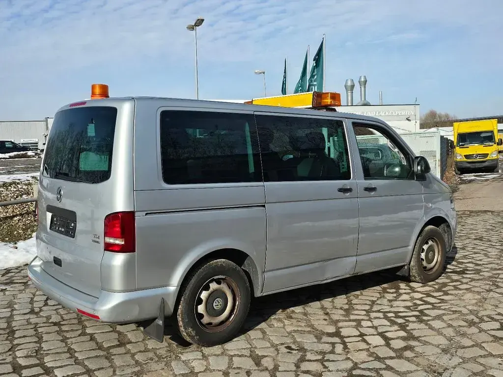 Używany VW T5 Startline 140 KM (102 kW) 2014 Srebrny Van