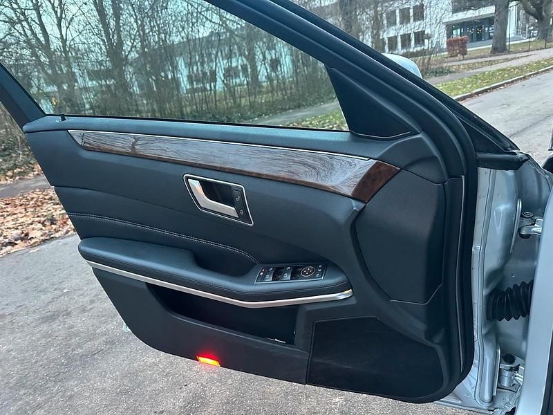 Second-hand Mercedes E220 170 CP (125 kW) 2015 Argintiu Break