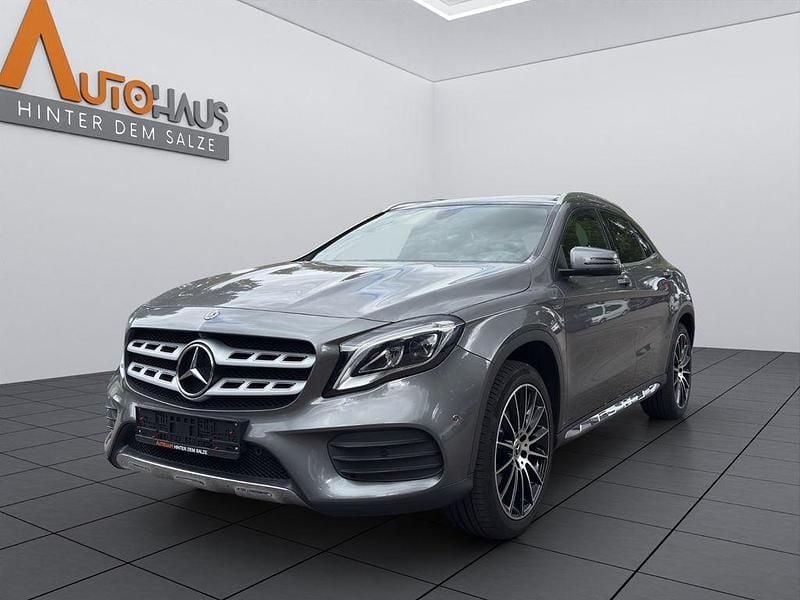Grau Gebraucht 2017 Mercedes GLA250 AMG line SUV | 24.990 € (Fairer Preis) - Bild 1/4