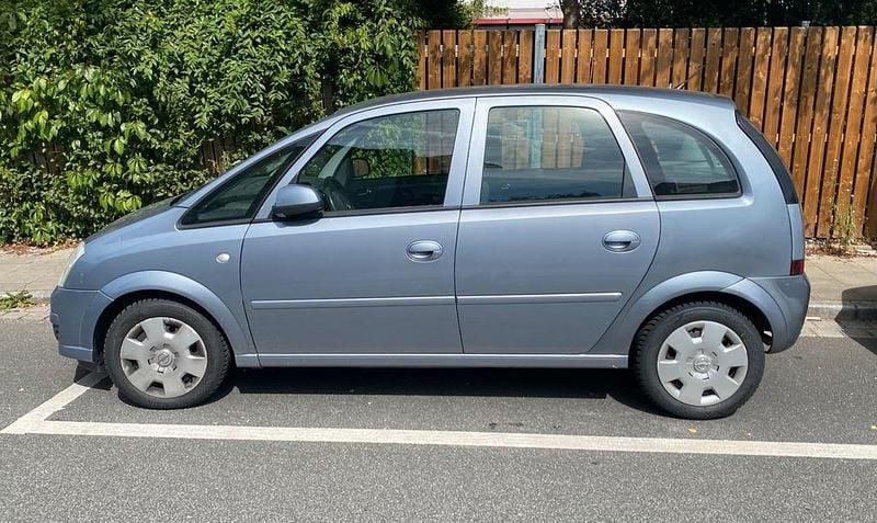 Grau Gebraucht 2005 Opel Meriva Van / Kleinbus | 3.500 € (Fairer Preis) - Bild 1/4