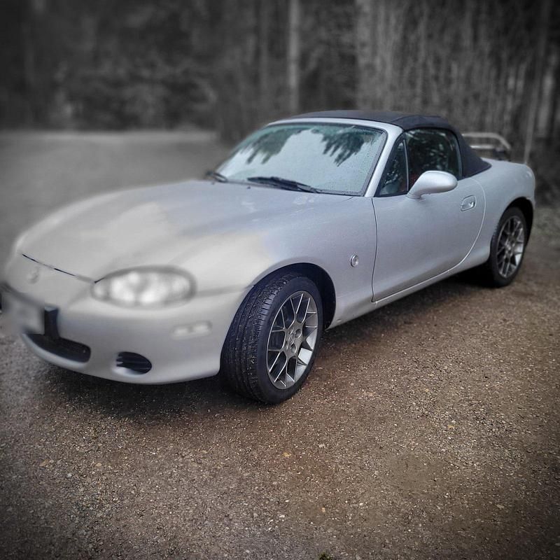 Second-hand Mazda MX5 110 CP (80 kW) 2004 Argintiu Cabrio