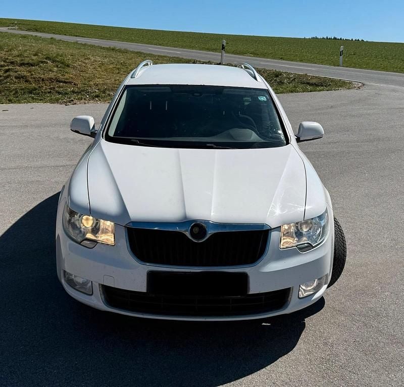 Gebraucht Skoda Superb 2011 Weiß Kombi