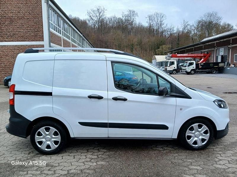Gebraucht Ford Transit 101 PS (74 kW) 2022 Weiß Van / Kleinbus