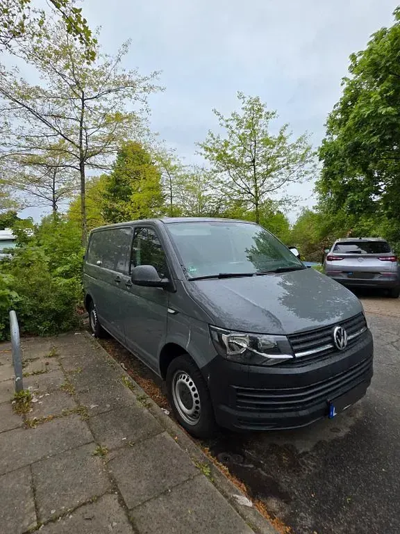 Gebraucht VW Transporter 150 PS (110 kW) 2018 Grau Van