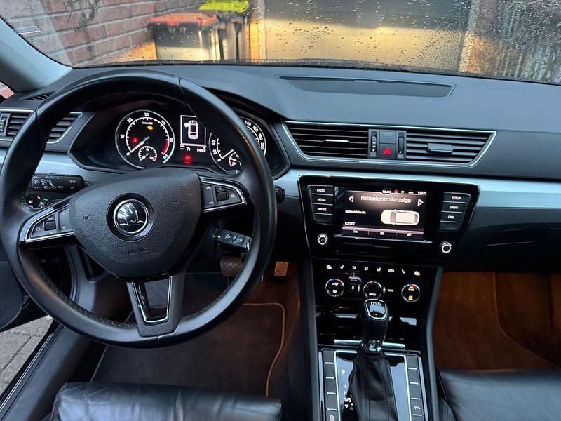 Gebraucht Skoda Superb Ambition 150 PS (110 kW) 2019 Schwarz Kombi