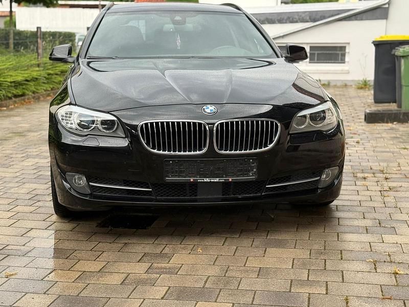 Schwarz Gebraucht 2013 BMW 530 Kombi | 10.500 € (Superpreis) - Bild 1/4