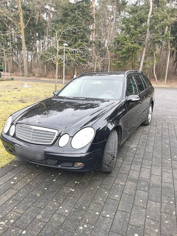 Gebraucht Mercedes E220 Classic 150 PS (110 kW) 2005 Schwarz Kombi