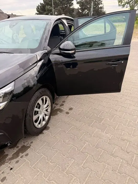 Używany Opel Corsa 75 KM (55 kW) 2022 Czarny Hatchback