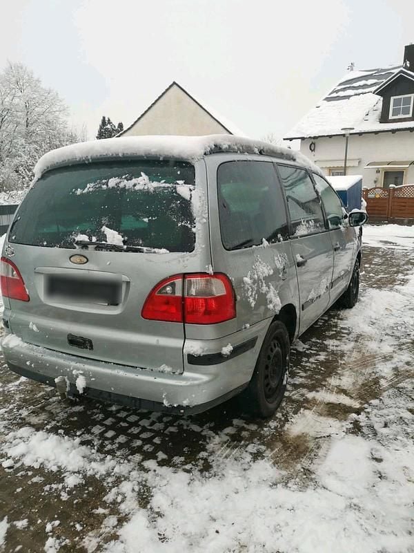 Grau Gebraucht 2005 Ford Galaxy Van / Kleinbus | 999 € (Superpreis) - Bild 1/4