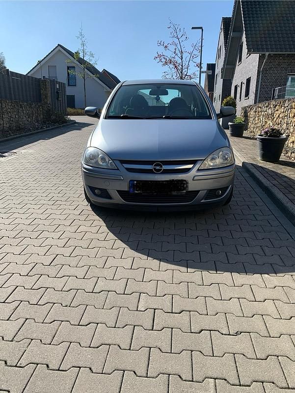 Silber Gebraucht 2005 Opel Corsa Kleinwagen | 700 € (Superpreis) - Bild 1/4