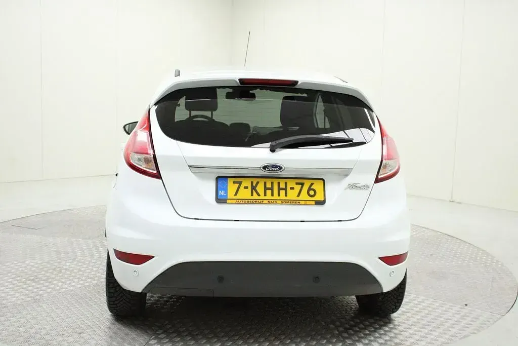 Gebraucht Ford Fiesta Titanium 97 PS (71 kW) 2013 Weiß Limousine