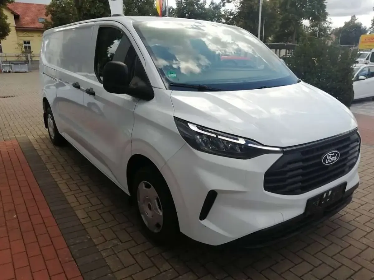 Gebraucht Ford Transit Custom Trend 136 PS (100 kW) 2024 Frostweiß Van / Kleinbus