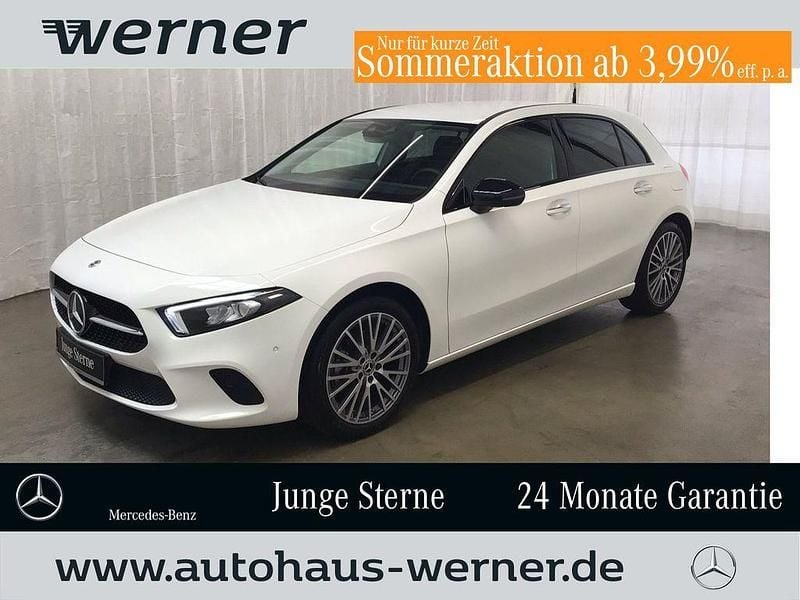 Weiß Gebraucht 2021 Mercedes A200 Night Limousine | 19.911 € (Superpreis) - Bild 1/4