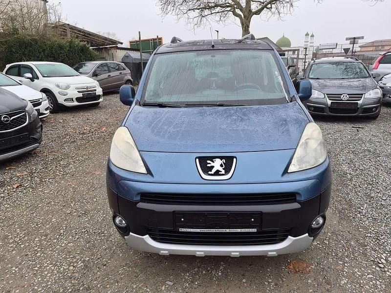 Grau Gebraucht 2011 Peugeot TePee Family Kombi | 3.880 € (Fairer Preis) - Bild 1/4