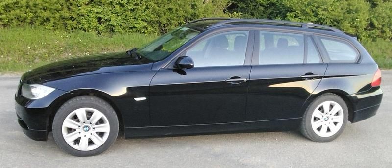 Schwarz Gebraucht 2007 BMW 318 Kombi | 2.700 € (Guter Preis) - Bild 1/4