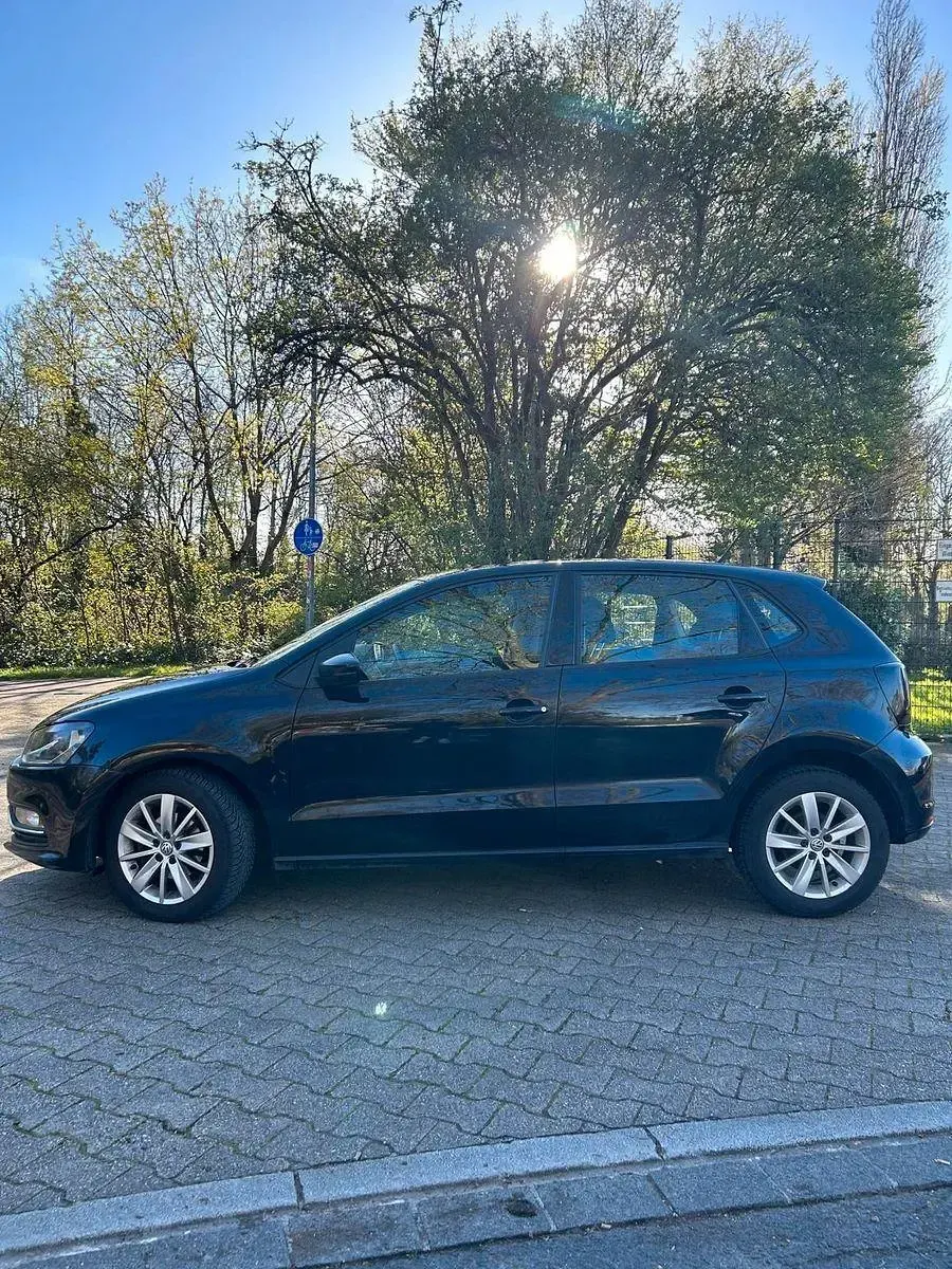 Second-hand VW Polo Comfortline 75 CP (55 kW) 2014 Negru Hatchback