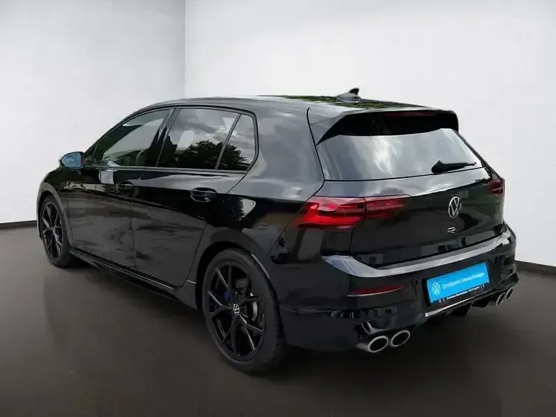 Second-hand VW Golf VIII R 320 CP (235 kW) 2023 Negru Berlinǎ