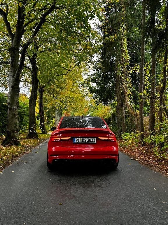 Gebraucht Audi RS3 Ambiente 400 PS (294 kW) 2017 Rot Limousine